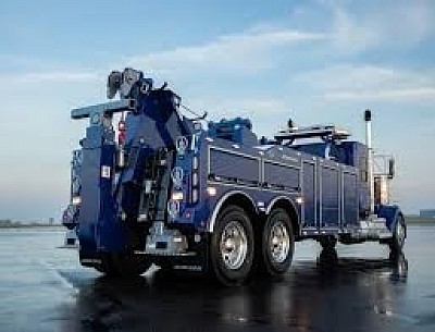 HEAVY WRECKER TOWING